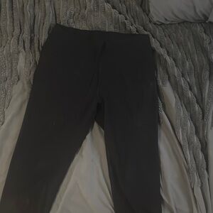 Old Navy Black Leggings with Stretchy Fabric and Full Length Design